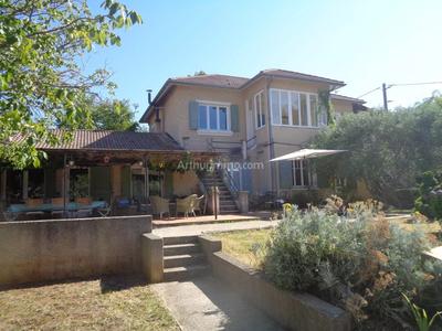 Maison - 240 m² - 10 pièces