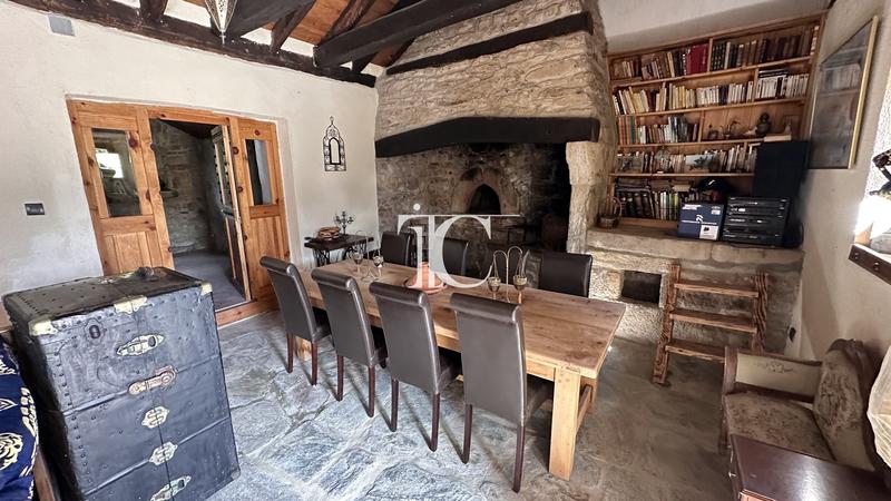 Propriété - 270 m² - 13 pièces