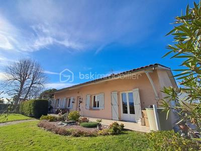 Maison traditionnelle - 140 m² - 4 pièces