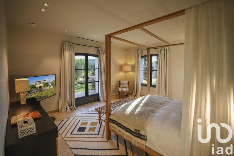 Maison - 425 m² - 8 pièces