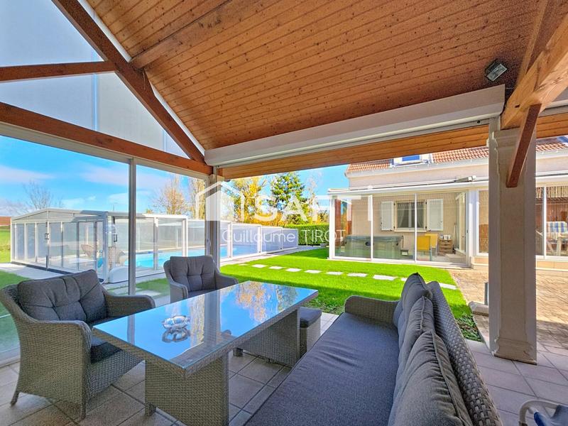 Maison - 246 m² - 7 pièces