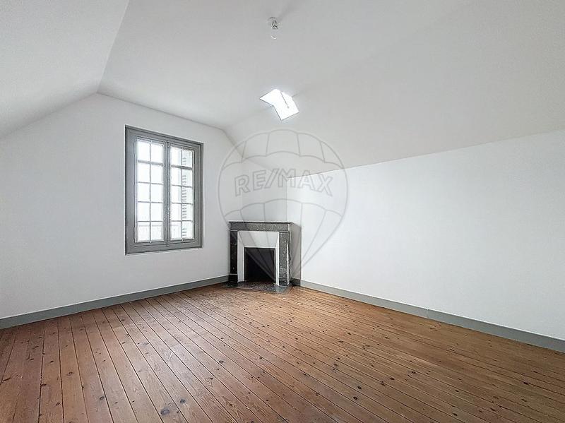 Maison - 219 m² - 8 pièces