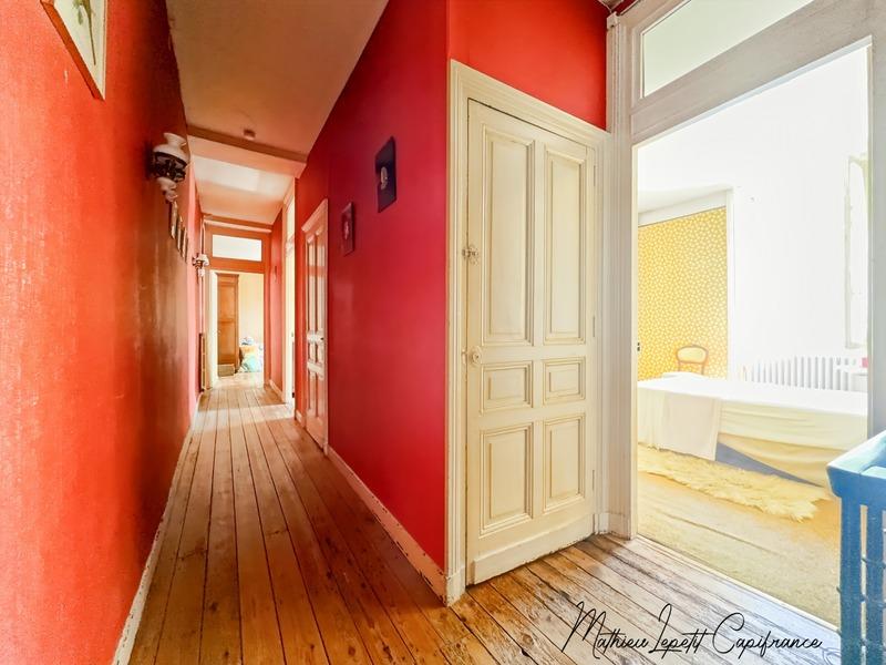 Maison - 280 m² - 11 pièces