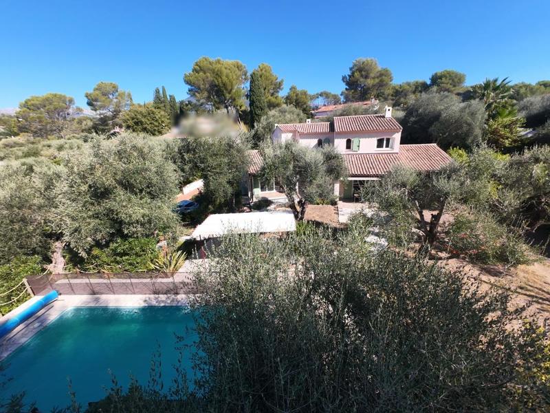 Villa - 204 m² - 6 pièces