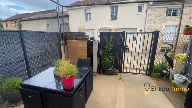 Maison - 230 m² - 7 pièces