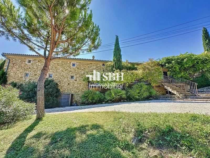 Mas - 540 m² - 27 pièces