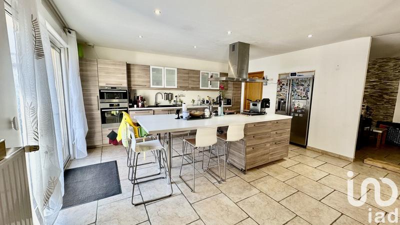 Maison - 228 m² - 8 pièces