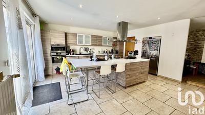 Maison - 228 m² - 8 pièces