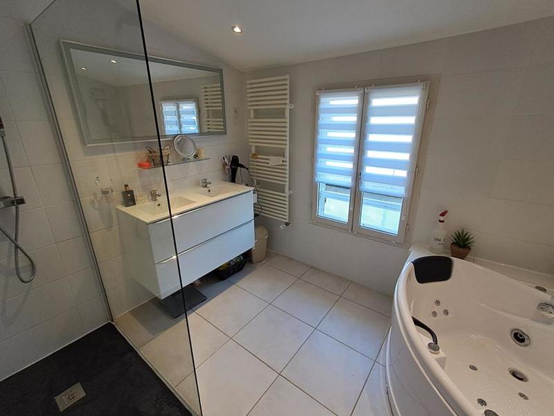 Maison - 144 m² - 8 pièces