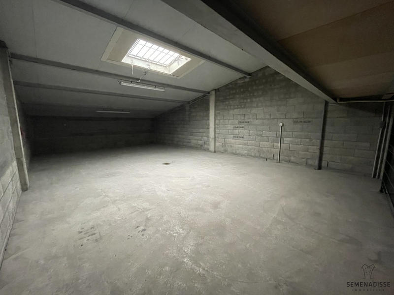 Entrepôt - 200 m²