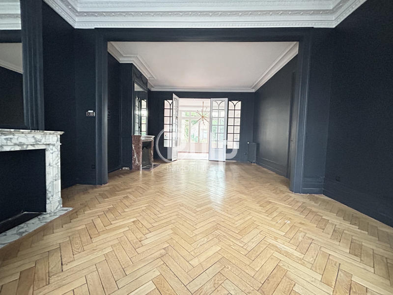 Propriété - 213 m² - 7 pièces