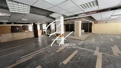 Local commercial - 317 m²