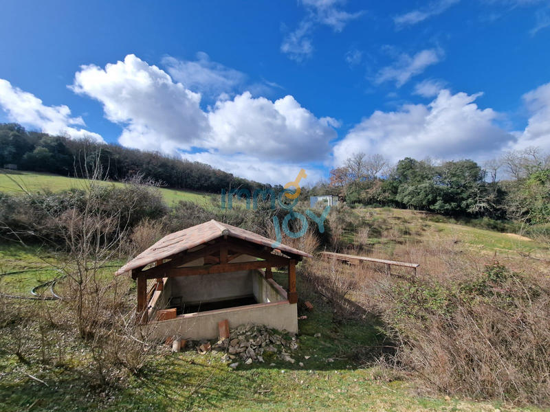 Propriété - 250 m² - 11 pièces