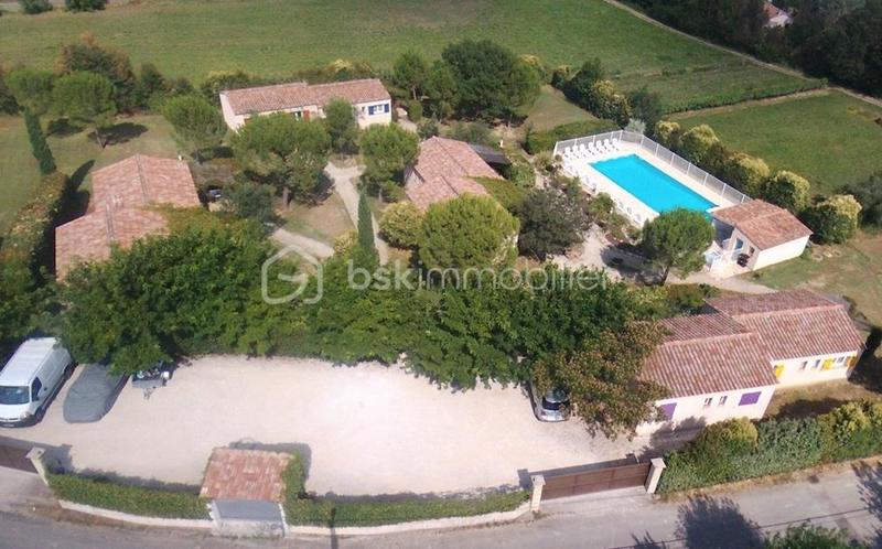 Villa - 455 m² - 28 pièces