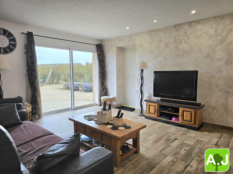 Maison traditionnelle - 90 m² - 5 pièces