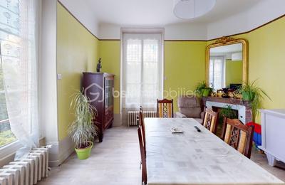 Maison - 150 m² - 8 pièces