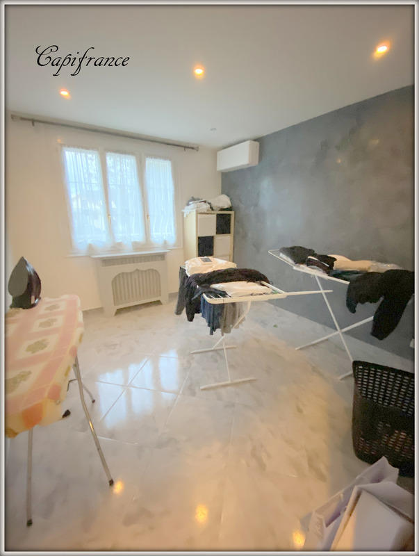 Maison - 250 m² - 9 pièces