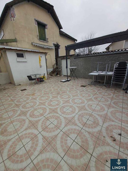 Immeuble - 140 m² - 1 pièce