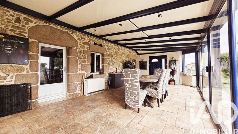 Maison - 237 m² - 9 pièces