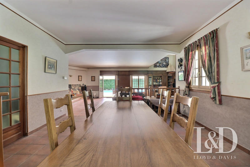 Maison - 425 m² - 14 pièces
