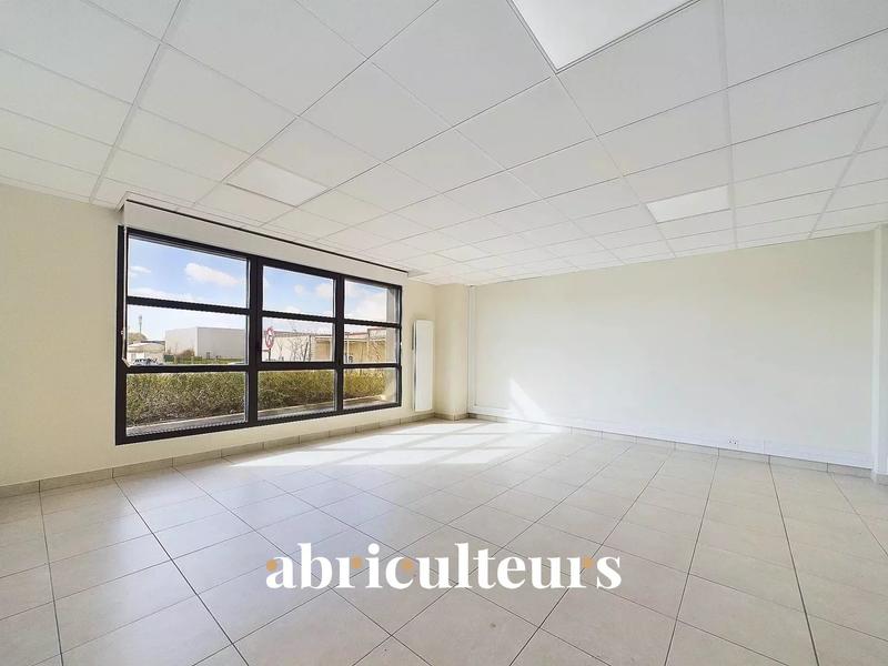 Local d'activités - 573 m²