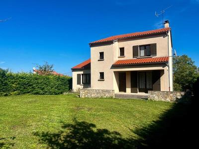 Maison - 1 m² - 6 pièces