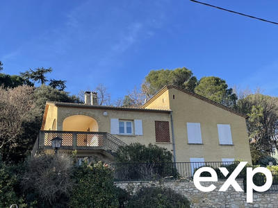 Maison - 228 m² - 9 pièces