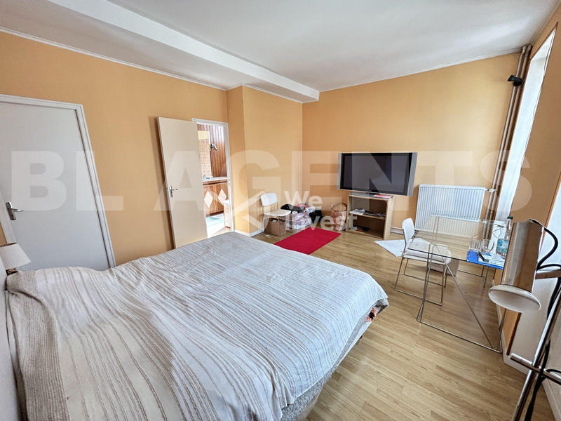 Maison - 210 m² - 8 pièces