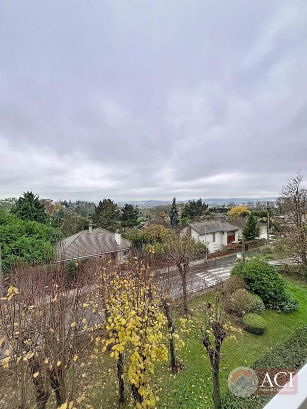 Appartement - 99 m² - 5 pièces