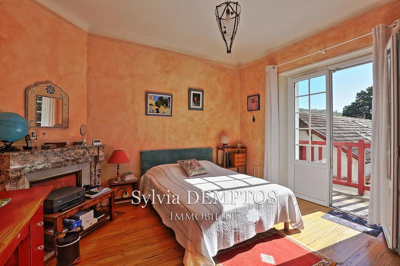 Maison - 273 m² - 12 pièces