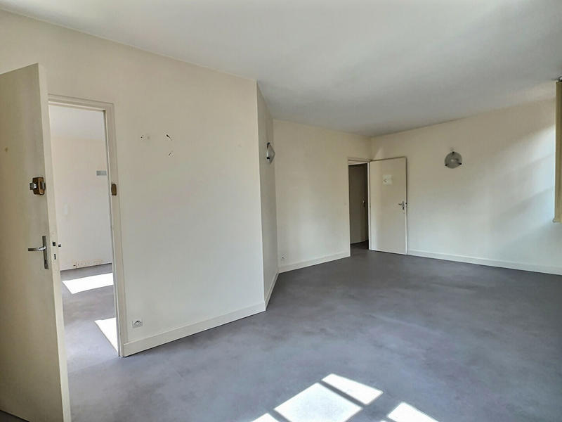 Local commercial - 250 m² - 5 pièces