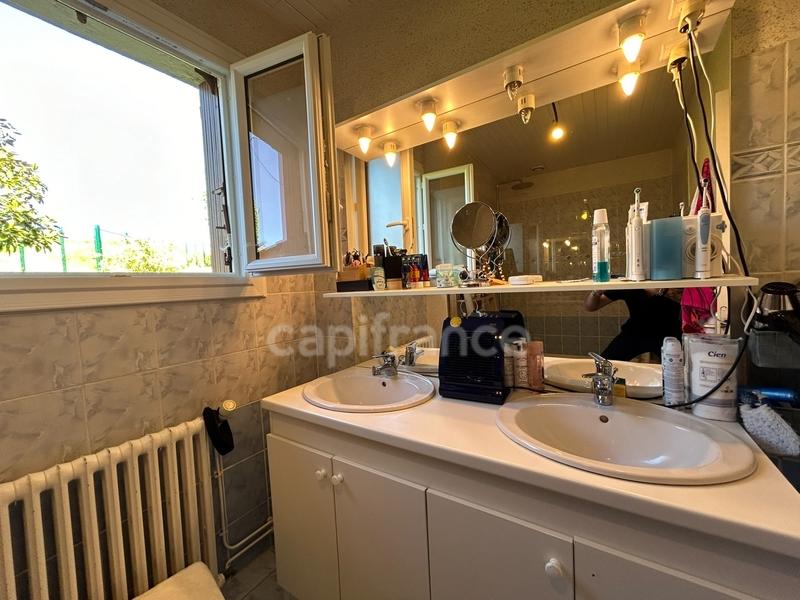 Maison - 182 m² - 7 pièces