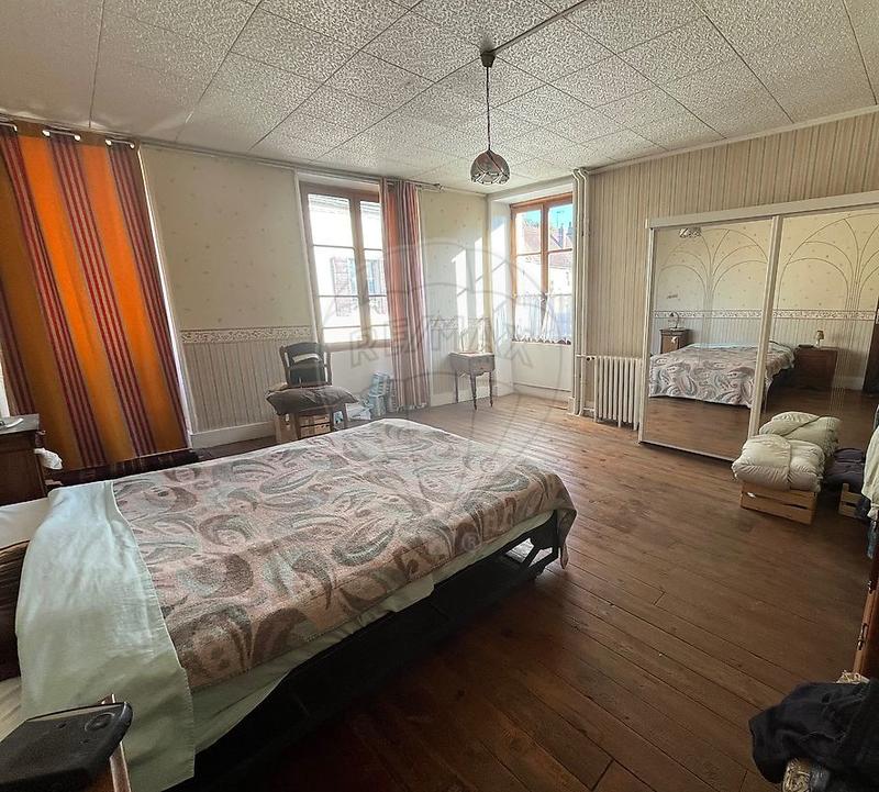 Maison - 200 m² - 8 pièces