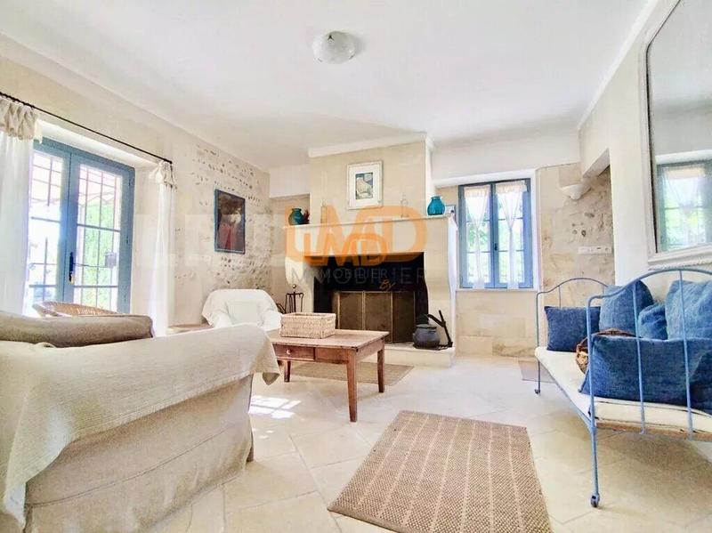 Maison - 300 m² - 11 pièces