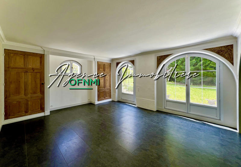 Propriété - 224 m² - 7 pièces