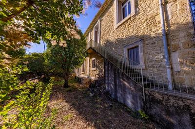 Maison - 230 m² - 8 pièces