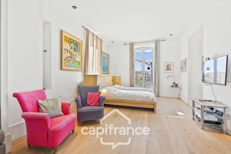 Maison - 323 m² - 10 pièces