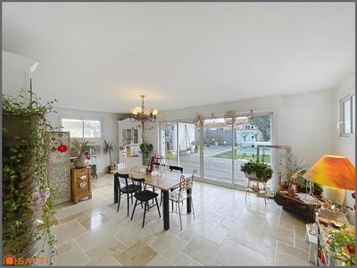 Maison - 159 m² - 9 pièces