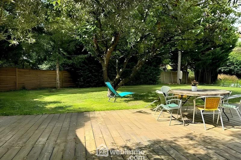 Maison - 282 m² - 8 pièces