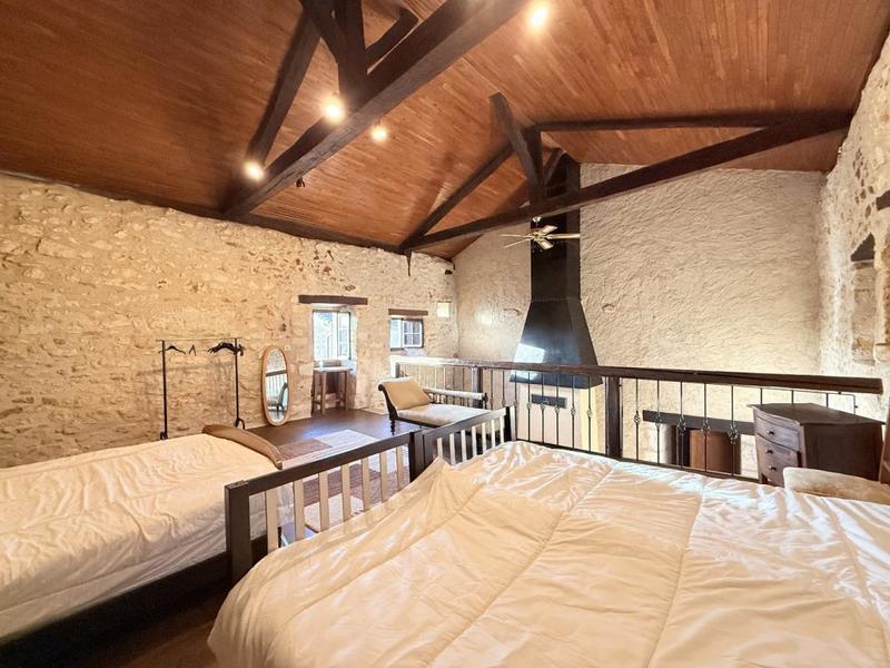 Maison - 250 m² - 6 pièces