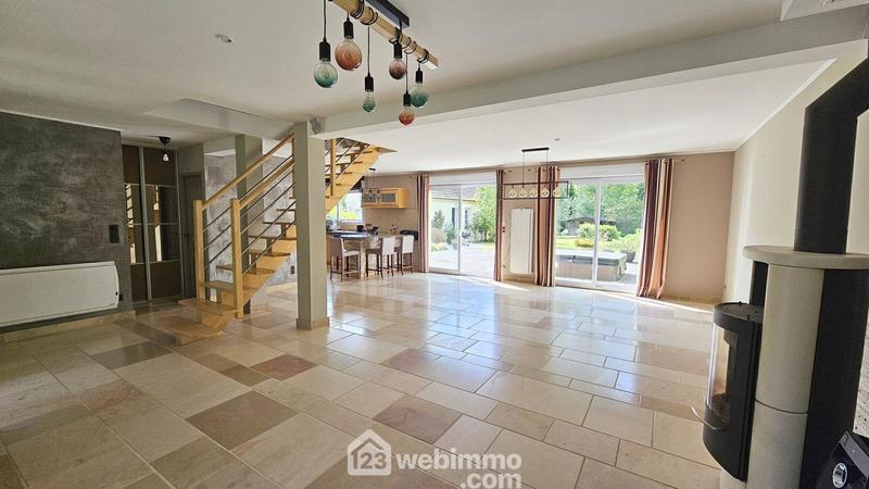 Maison - 203 m² - 8 pièces