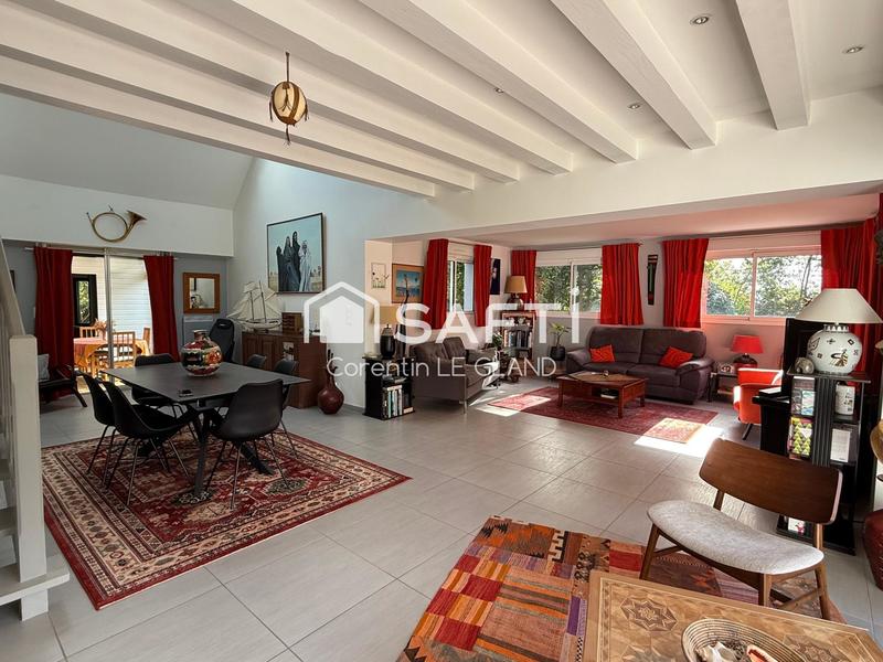 Maison - 230 m² - 8 pièces