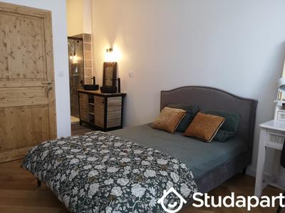 Chambre - 11 m² - 1 pièce