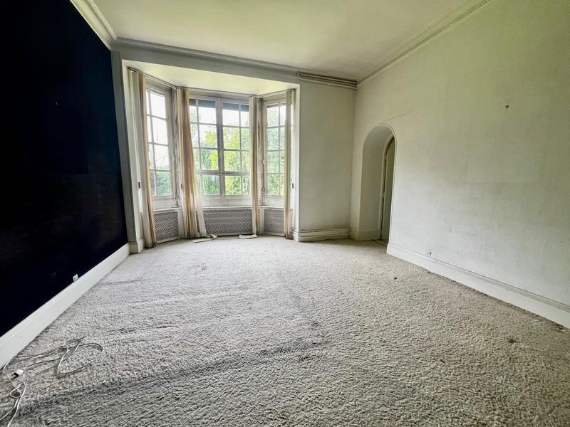 Maison - 335 m² - 10 pièces