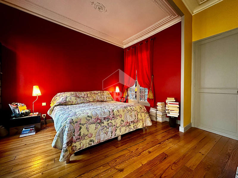 Hôtel particulier - 230 m² - 6 pièces