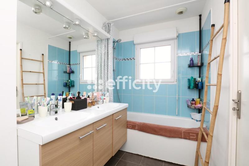 Maison - 95 m² - 5 pièces