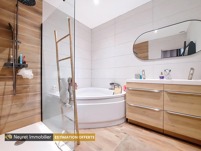 Maison - 121 m² - 6 pièces