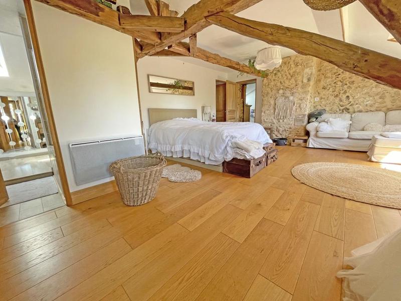 Maison - 250 m² - 7 pièces