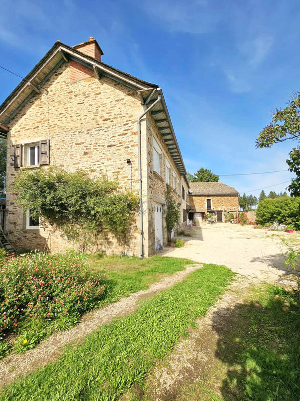 Propriété - 210 m² - 12 pièces