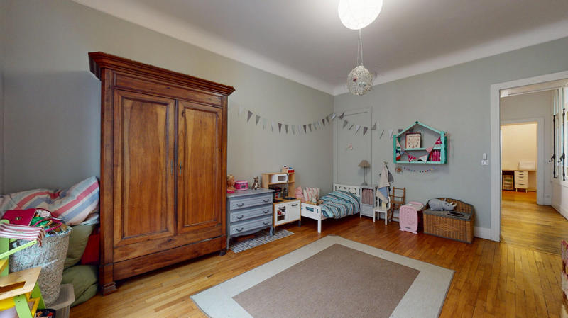 Appartement - 218 m² - 9 pièces